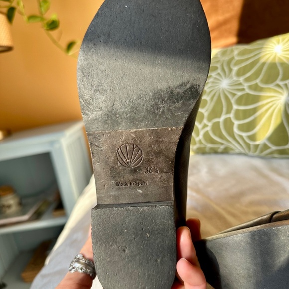 Coclico Arne Leather Bootie - Picture 6 of 9